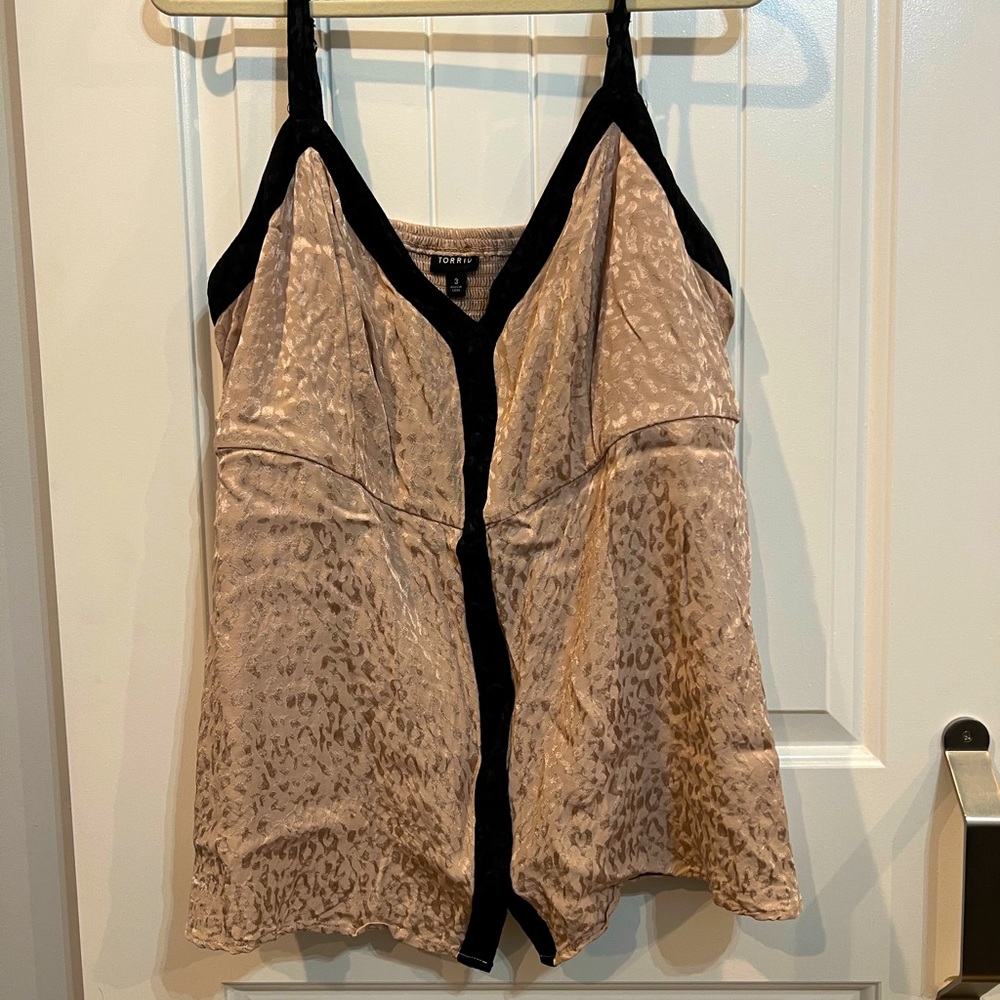 Rose gold leopard tank with button front sz 3